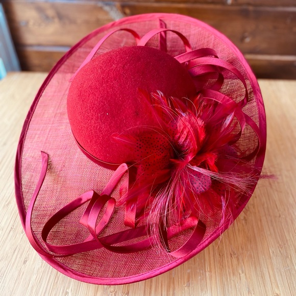 Red derby hat - Picture 3 of 7